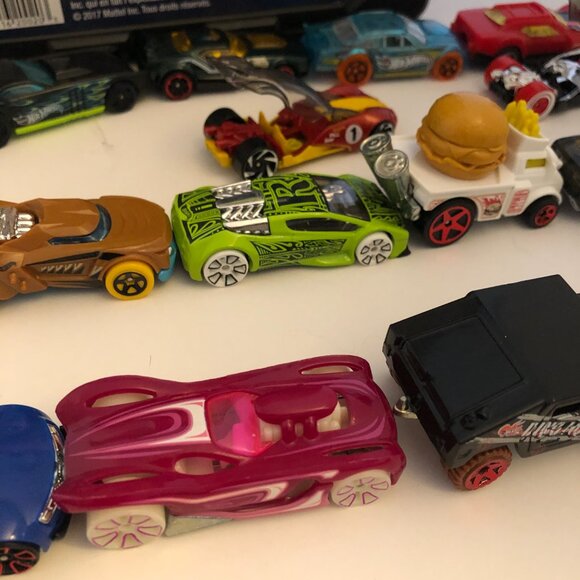 Hot Wheels Case With Cars Vintage Older Cars 17 - Picture 4 of 5